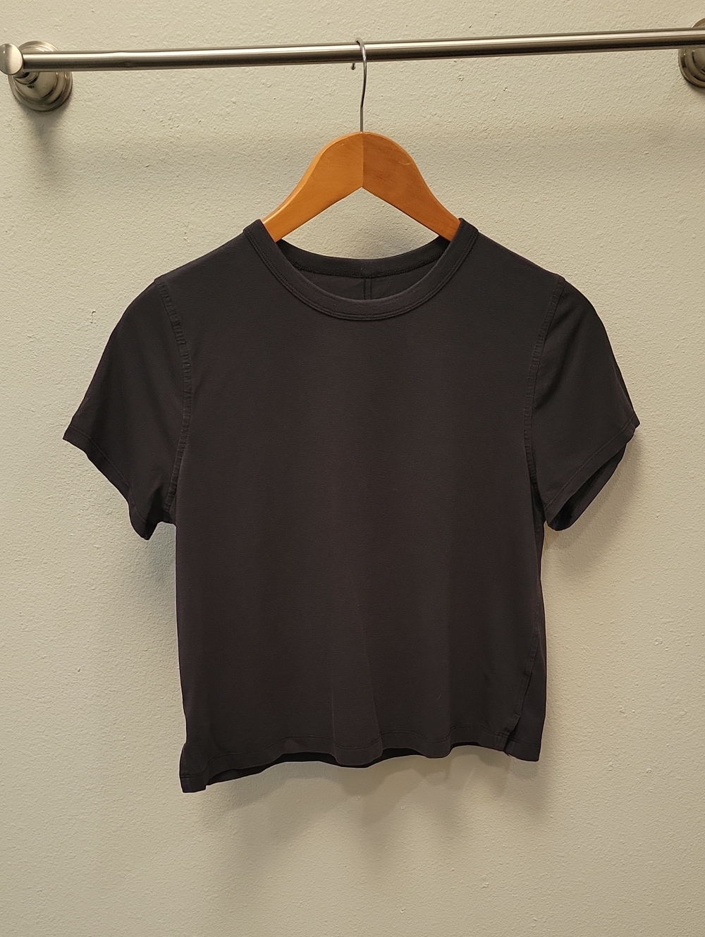 Lululemom Cropped Top Short Sleeve Tee - Black Size 2